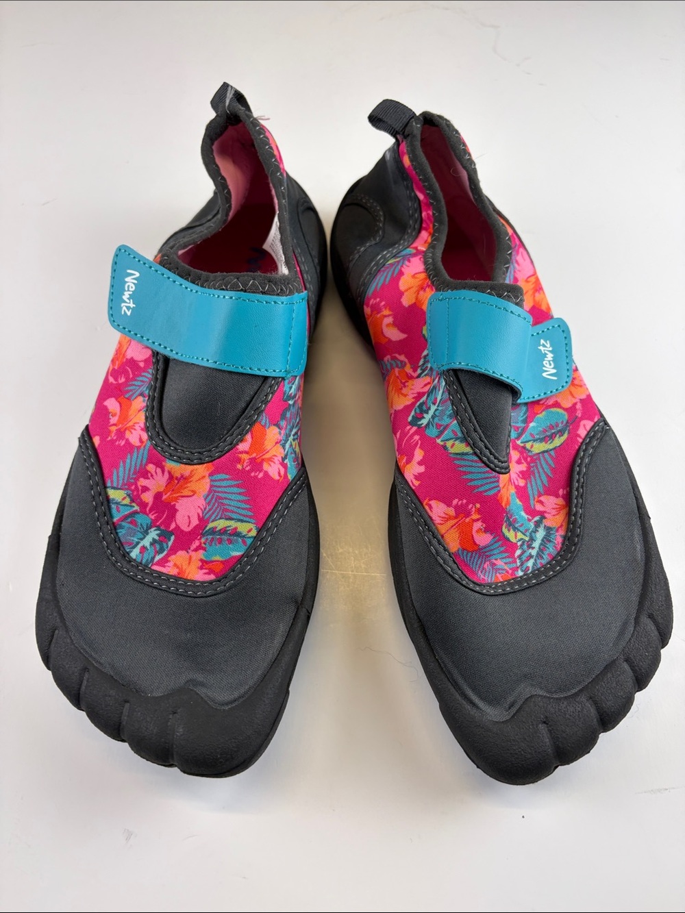 Newtz Floral Water Shoes Barefoot Aqua Socks Beach Swim Shoes Size 7-8